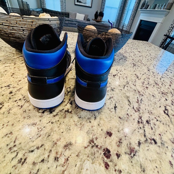 Nike Air Jordan 1 Mid Royal Blue/Black 554724-068 Men's 9 Shoe Pre-Owned - Picture 3 of 8